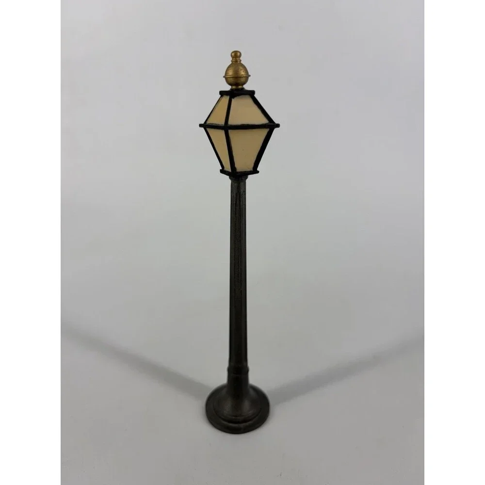 Hudson Pewter Villagers Lamp Post Street Light 4297